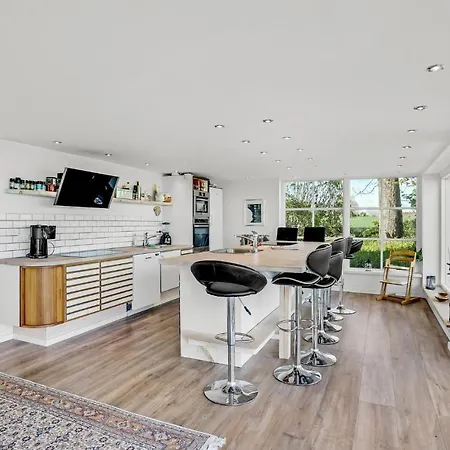 Holiday home 4 Bedroom Amazing In Store Heddinge