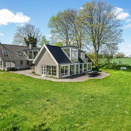 Holiday home 4 Bedroom Amazing In *