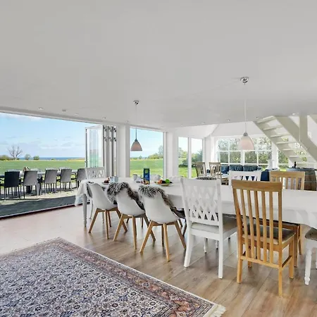 Holiday home 4 Bedroom Amazing In Store Heddinge