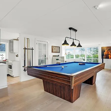 Holiday home 4 Bedroom Amazing In Store Heddinge