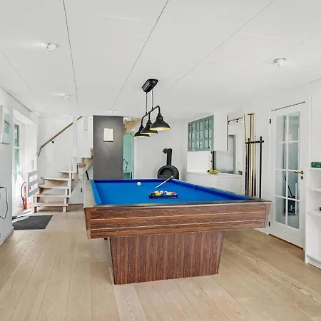 Holiday home 4 Bedroom Amazing In Store Heddinge